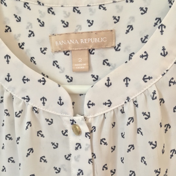 Sleeveless blouse - Picture 2 of 3